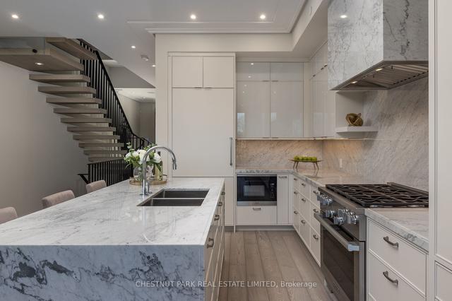361 Avenue Rd, Townhouse with 4 bedrooms, 5 bathrooms and 2 parking in Toronto ON | Image 2