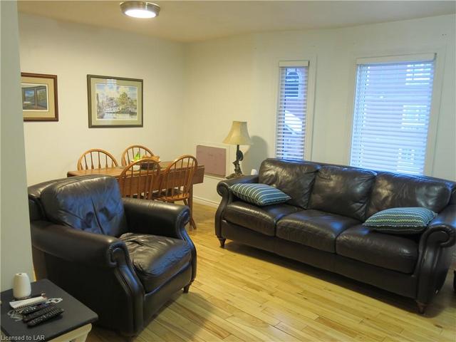 202-b - 653 Cedar Lane Lane, House attached with 2 bedrooms, 1 bathrooms and null parking in Bracebridge ON | Image 6