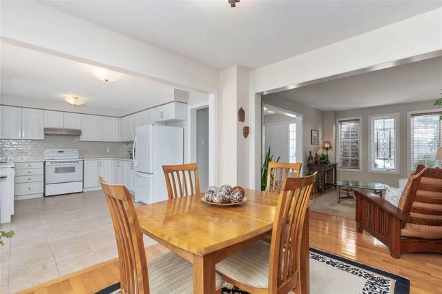 18 Watson Dr, House detached with 3 bedrooms, 3 bathrooms and 6 parking in Barrie ON | Image 2