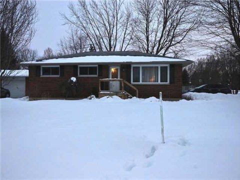 125 Commissioner Dr, House detached with 2 bedrooms, 2 bathrooms and 6 parking in Kingsville ON | Image 1
