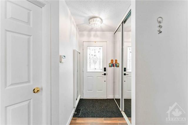 2 Barnaby Private, Townhouse with 3 bedrooms, 2 bathrooms and 2 parking in Ottawa ON | Image 2