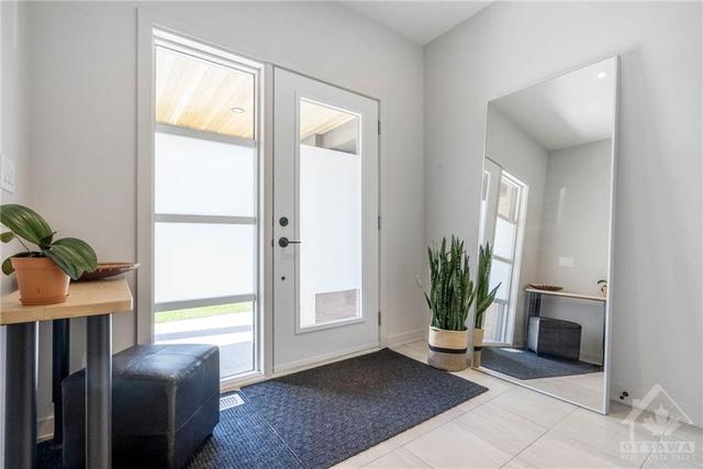 204 Pisces Terrace, Townhouse with 3 bedrooms, 3 bathrooms and 3 parking in Ottawa ON | Image 2