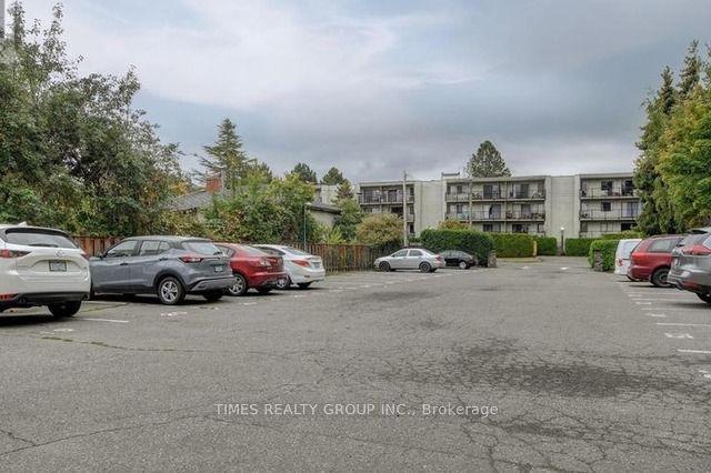 302 - 1571 Mortimer St, Condo with 1 bedrooms, 1 bathrooms and 0 parking in Saanich BC | Image 1