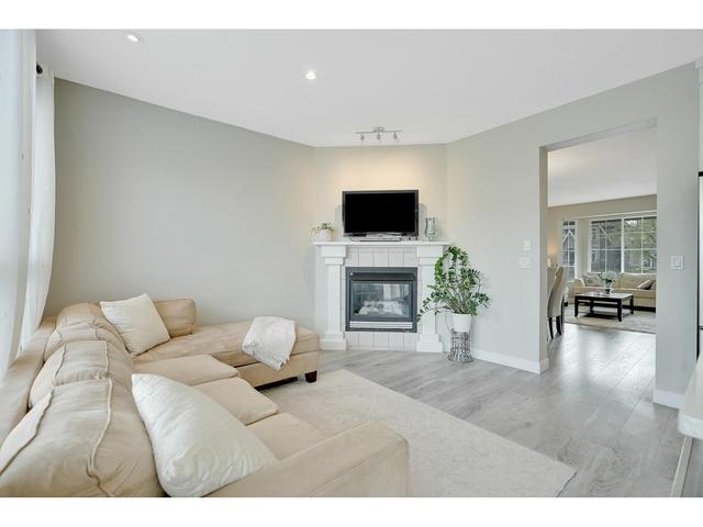 6736 184 Street, House attached with 4 bedrooms, 4 bathrooms and 3 parking in Surrey BC | Image 6