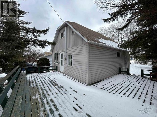 407 Atwood Ave, House detached with 3 bedrooms, 2 bathrooms and null parking in Dawson ON | Image 4