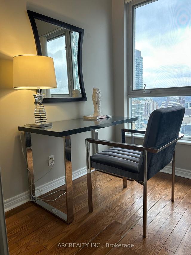 uph05 - 55 Bloor St E, Condo with 2 bedrooms, 2 bathrooms and 1 parking in Toronto ON | Image 2