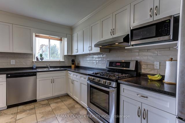 31 Peartree Cres, House detached with 3 bedrooms, 2 bathrooms and 5 parking in Guelph ON | Image 2