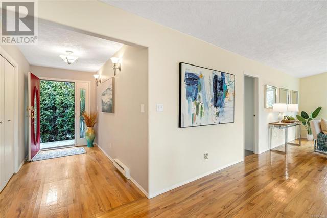 3104 Austin Ave, House detached with 3 bedrooms, 2 bathrooms and 4 parking in Saanich BC | Image 8