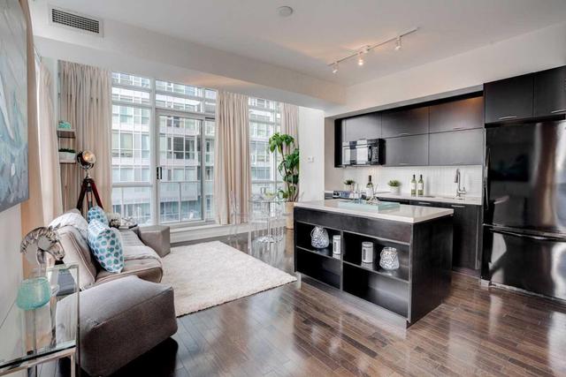 Lph07 - 21 Nelson St, Condo with 1 bedrooms, 2 bathrooms and 1 parking in Toronto ON | Image 9