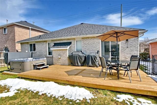 492 Ferndale Dr N, House detached with 2 bedrooms, 3 bathrooms and 3 parking in Barrie ON | Image 12