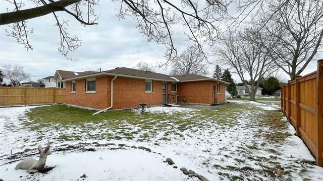 8 Elaine Dr, House detached with 3 bedrooms, 2 bathrooms and 3 parking in Kawartha Lakes ON | Image 12