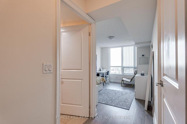 819 - 500 Doris Ave, Condo with 2 bedrooms, 2 bathrooms and 1 parking in Toronto ON | Image 9