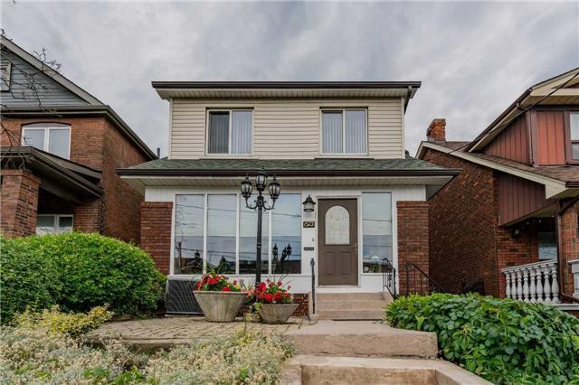 1573 Dufferin St, House detached with 3 bedrooms, 2 bathrooms and 7 parking in Toronto ON | Image 1