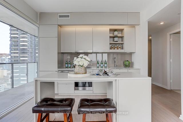 2111 - 101 Peter St, Condo with 2 bedrooms, 2 bathrooms and 0 parking in Toronto ON | Image 3
