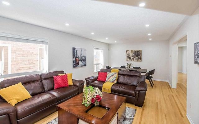 59 Baha Cres, House detached with 4 bedrooms, 5 bathrooms and 4 parking in Brampton ON | Image 2