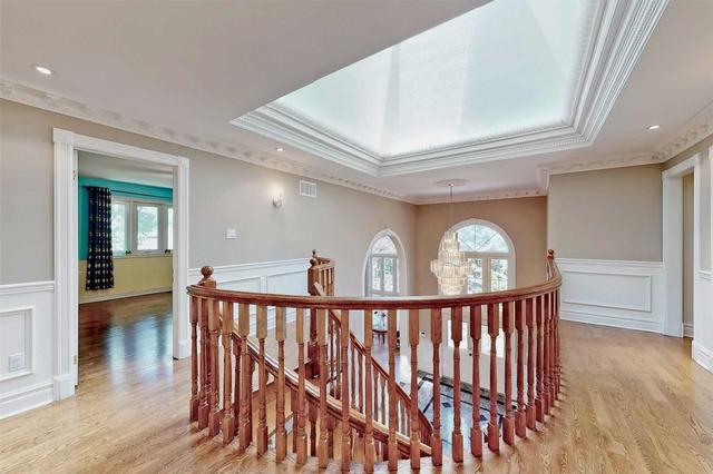 45 Leacroft Cres, House detached with 5 bedrooms, 5 bathrooms and 8 parking in Toronto ON | Image 9