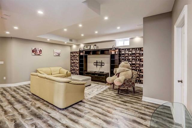 15 Abner Miles Dr, House detached with 5 bedrooms, 7 bathrooms and 6 parking in Vaughan ON | Image 24