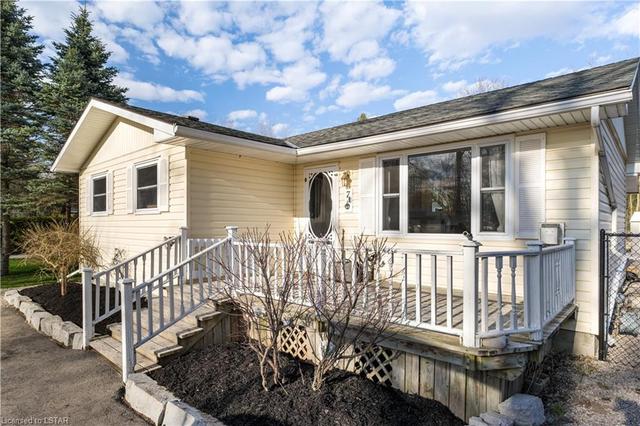 7 Andrews Cres E/S, House detached with 2 bedrooms, 1 bathrooms and 6 parking in Central Huron ON | Image 1