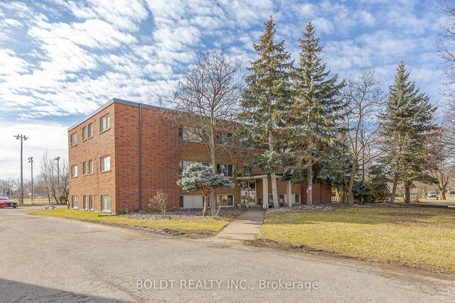 184 Linwell Rd, House detached with 1 bedrooms, 11 bathrooms and 16 parking in St. Catharines ON | Image 1