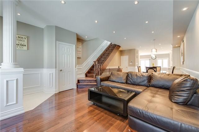 19 Estoril Terr, House detached with 3 bedrooms, 4 bathrooms and 2 parking in Toronto ON | Image 3