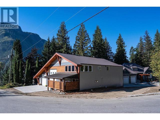 3297 Back Road Road, House detached with 4 bedrooms, 3 bathrooms and 3 parking in Columbia Shuswap B BC | Image 8