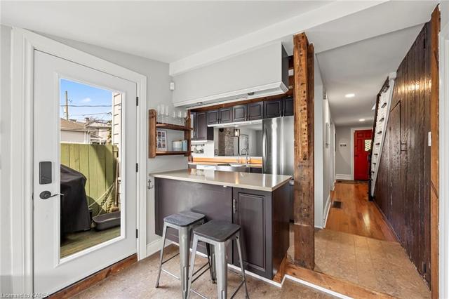 102 Main Street, House semidetached with 2 bedrooms, 1 bathrooms and 2 parking in Kingston ON | Image 9