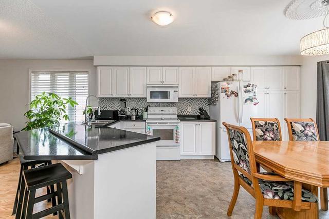 242 Johnson St, House detached with 3 bedrooms, 3 bathrooms and 4 parking in Barrie ON | Image 2