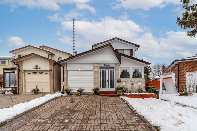 19 Shademaster Crt, House attached with 3 bedrooms, 2 bathrooms and 3 parking in Toronto ON | Image 1