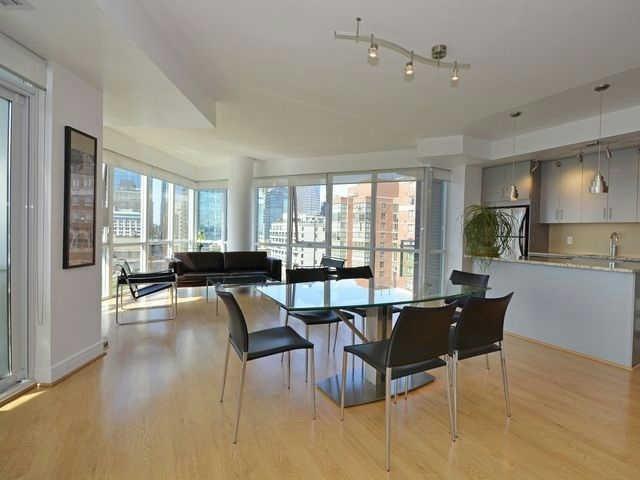 1004 - 112 George St, Condo with 2 bedrooms, 2 bathrooms and 2 parking in Toronto ON | Image 9