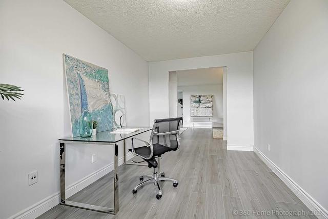 801 - 40 Chichester Pl, Condo with 2 bedrooms, 2 bathrooms and 1 parking in Toronto ON | Image 2