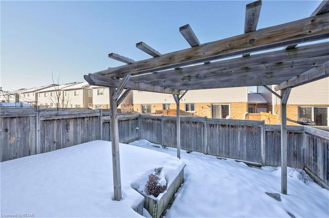 8 Beatrice Lane, House attached with 3 bedrooms, 2 bathrooms and 3 parking in Barrie ON | Image 4