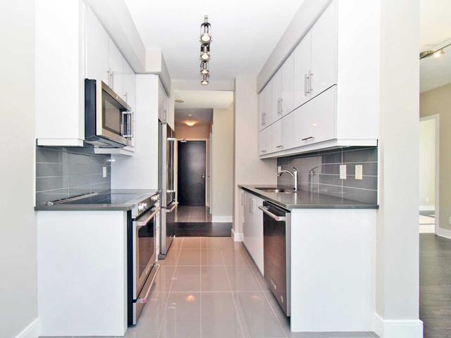 912 - 825 Church St, Condo with 2 bedrooms, 2 bathrooms and 1 parking in Toronto ON | Image 3