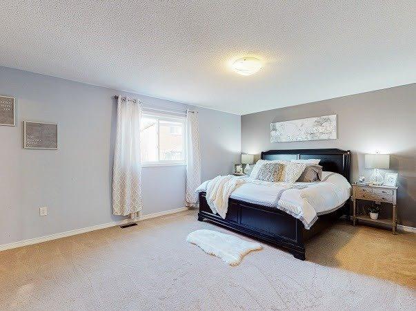 91 Laprade Sq, House detached with 4 bedrooms, 3 bathrooms and 4 parking in Clarington ON | Image 2