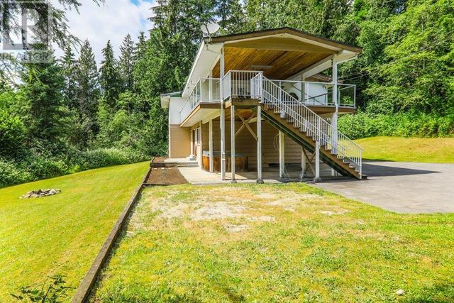 23215 141 Avenue, House detached with 4 bedrooms, 2 bathrooms and 15 parking in Maple Ridge BC | Image 3