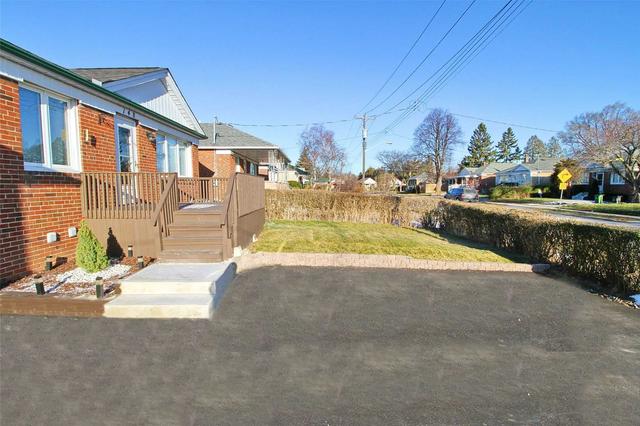 148 Tower Dr, House detached with 3 bedrooms, 2 bathrooms and 6 parking in Toronto ON | Image 12