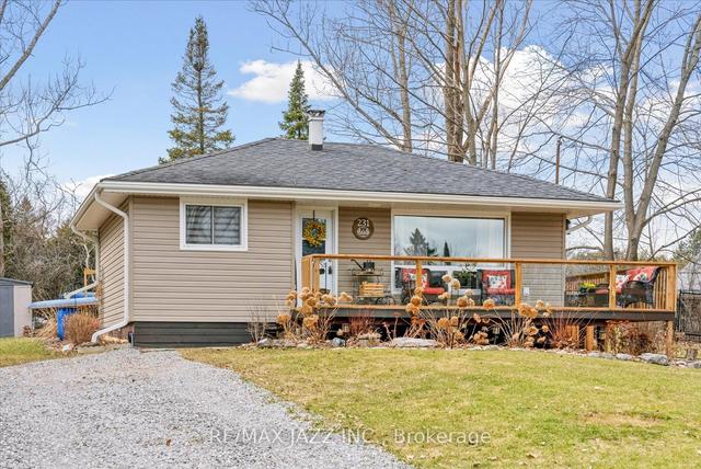 231 Lakeshore Dr, House detached with 2 bedrooms, 1 bathrooms and 10 parking in Kawartha Lakes ON | Image 12