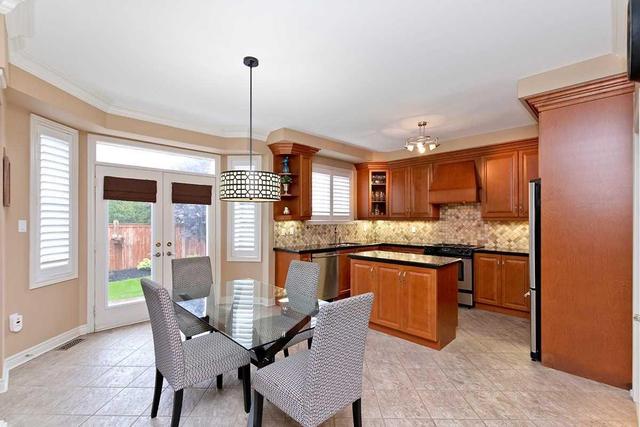 2428 Highmount Cres, House detached with 4 bedrooms, 3 bathrooms and 4 parking in Oakville ON | Image 8