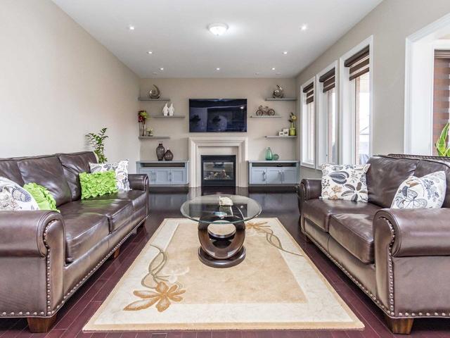 126 Elbern Markell Dr, House detached with 4 bedrooms, 5 bathrooms and 6 parking in Brampton ON | Image 6