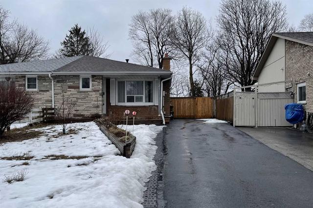 1121 Valley Crt, House semidetached with 3 bedrooms, 2 bathrooms and 4 parking in Oshawa ON | Image 12