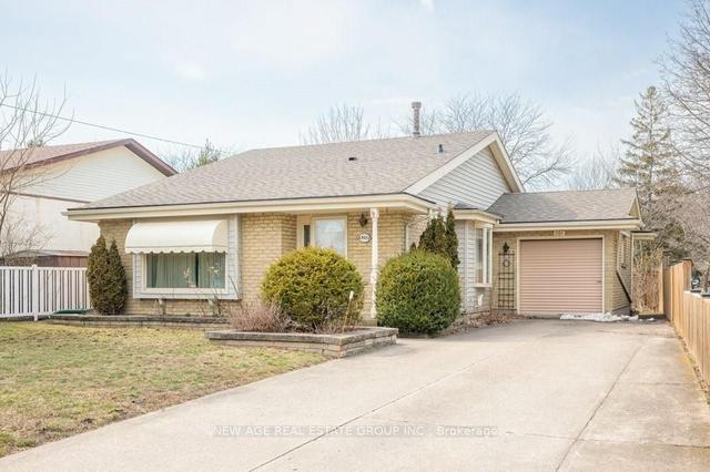 501 Bunting Rd, House detached with 2 bedrooms, 1 bathrooms and 4 parking in St. Catharines ON | Image 1