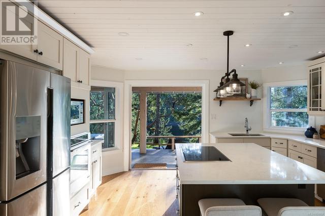 5216 Stag Rd, House detached with 4 bedrooms, 4 bathrooms and 6 parking in Highlands BC | Image 8