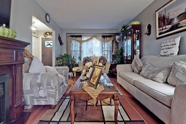 931 Gentry Cres, House semidetached with 3 bedrooms, 2 bathrooms and 3 parking in Oshawa ON | Image 4