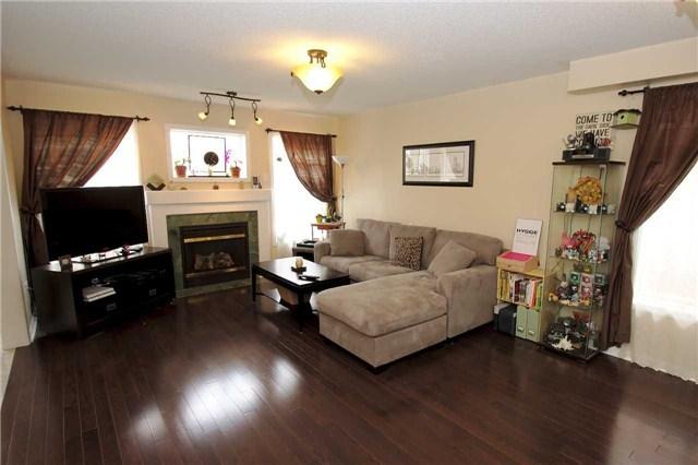 9 Bern St, House semidetached with 3 bedrooms, 3 bathrooms and 2 parking in Markham ON | Image 3