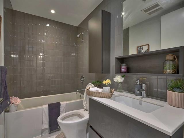 328 - 377 Madison Ave, Condo with 1 bedrooms, 1 bathrooms and 1 parking in Toronto ON | Image 11