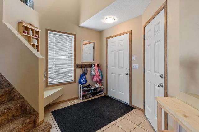 302 Covecreek Close Ne, House detached with 3 bedrooms, 2 bathrooms and 4 parking in Calgary AB | Image 4