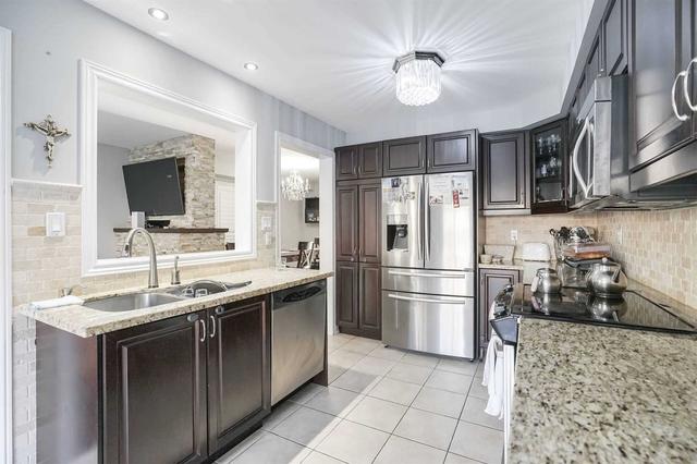 27 Manordale Cres, House semidetached with 3 bedrooms, 3 bathrooms and 4 parking in Vaughan ON | Image 5