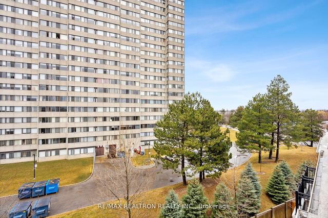 239 - 15 Coneflower Cres, Townhouse with 2 bedrooms, 2 bathrooms and 1 parking in Toronto ON | Image 30
