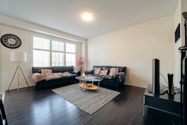 6 Zamek St, House attached with 3 bedrooms, 3 bathrooms and 2 parking in Brampton ON | Image 5