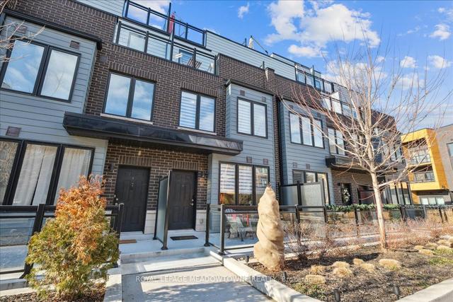 16 - 2212 Bromsgrove Rd, Townhouse with 3 bedrooms, 3 bathrooms and 1 parking in Mississauga ON | Image 1