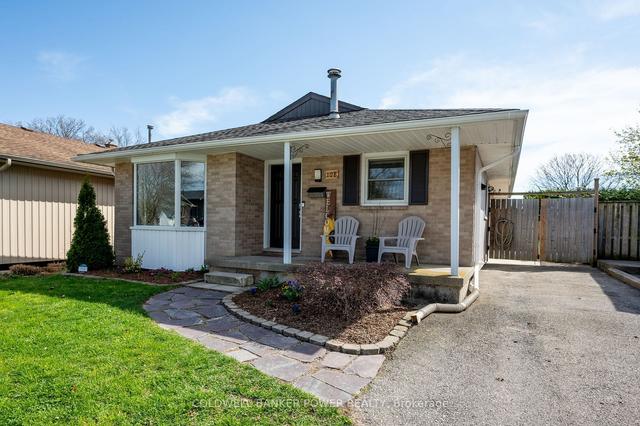 108 Tumbleweed Cres, House detached with 3 bedrooms, 2 bathrooms and 2 parking in London ON | Image 12